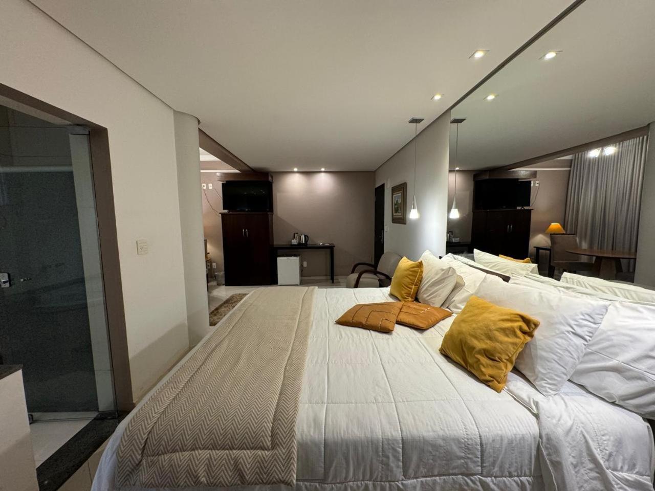 Ouro Cerrado Palace Hotel Патросиньо Екстериор снимка