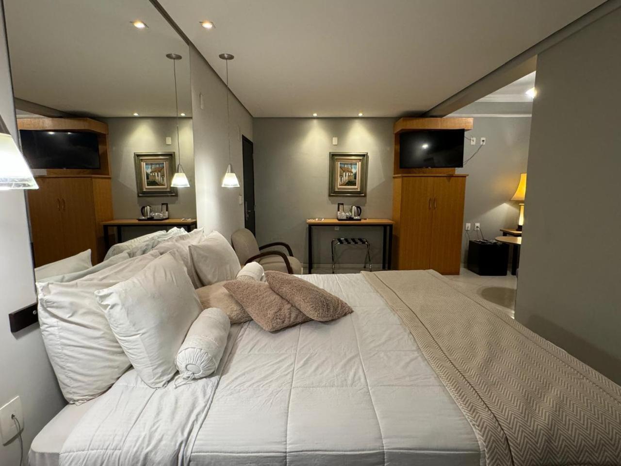 Ouro Cerrado Palace Hotel Патросиньо Екстериор снимка